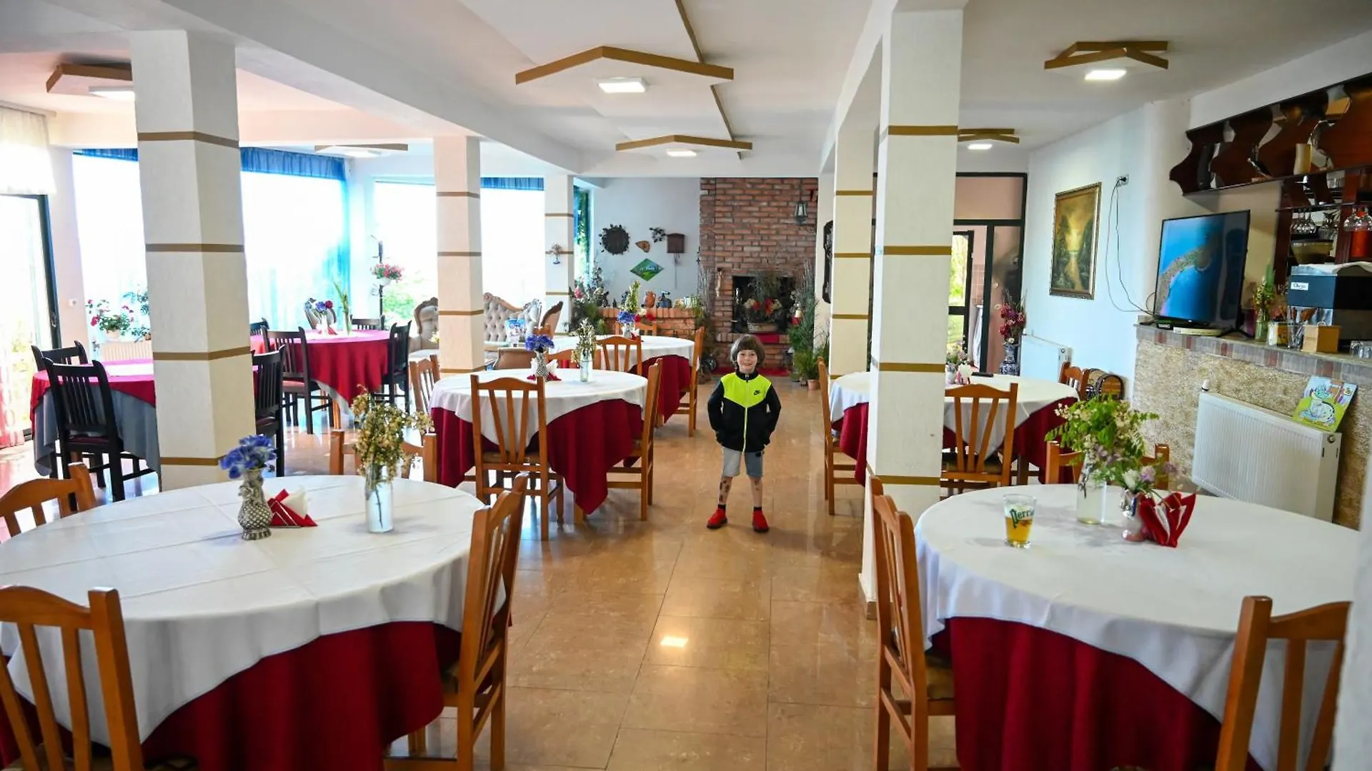 Joni Restaurant Hotel Bucimas 3*,