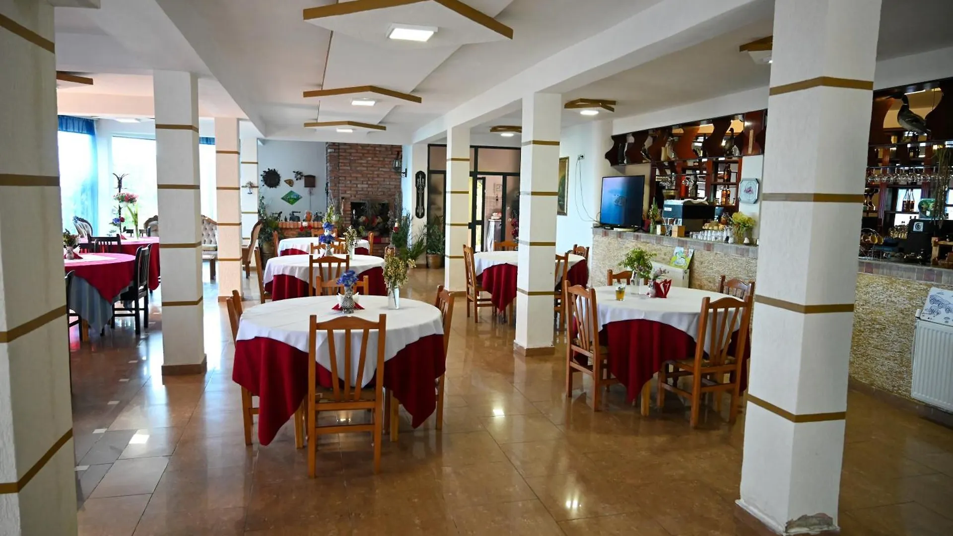Joni Restaurant Hotel Bucimas