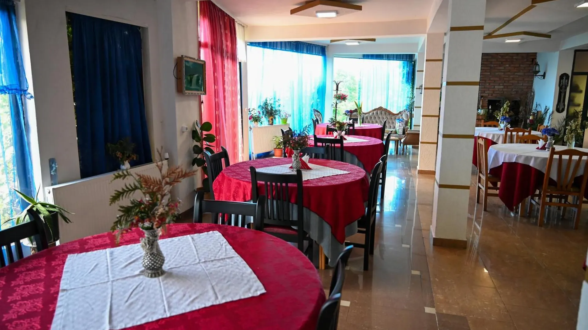 ***  Joni Restaurant Hotel Bucimas Albania